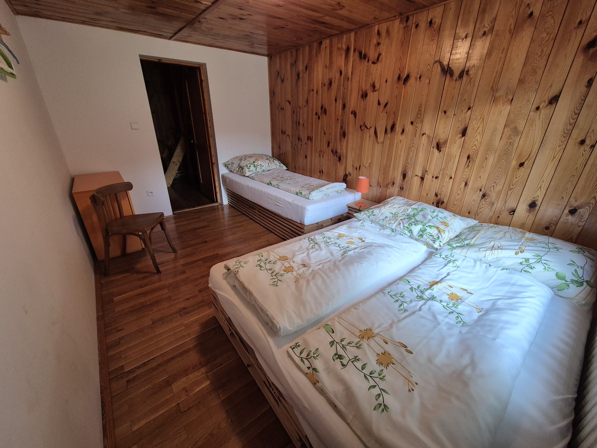 Pokoj č. 2 — lůžka