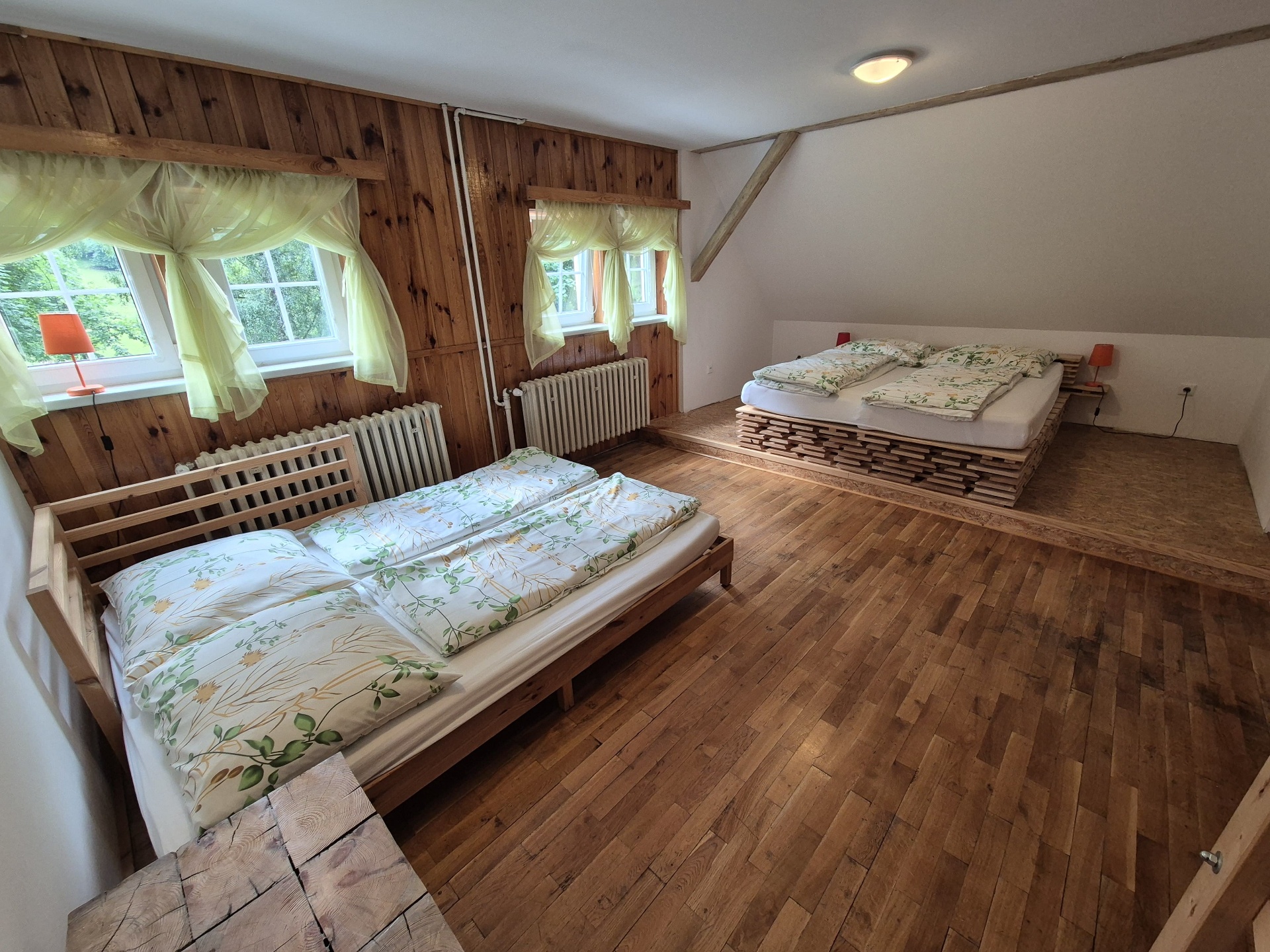 Pokoj č. 1 — pohled od dveří